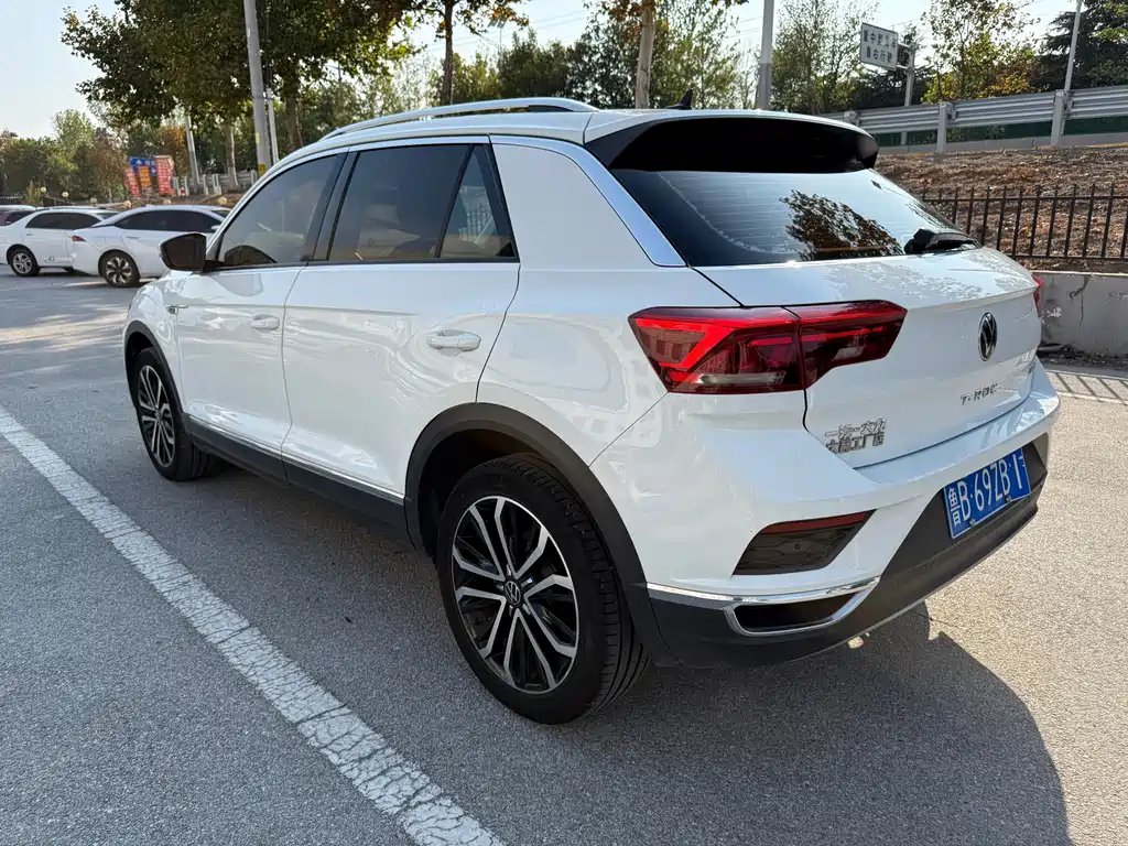 Volkswagen T-Roc — фото 6
