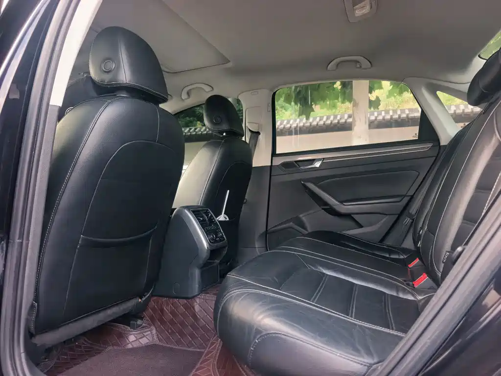 Volkswagen Passat — фото 5