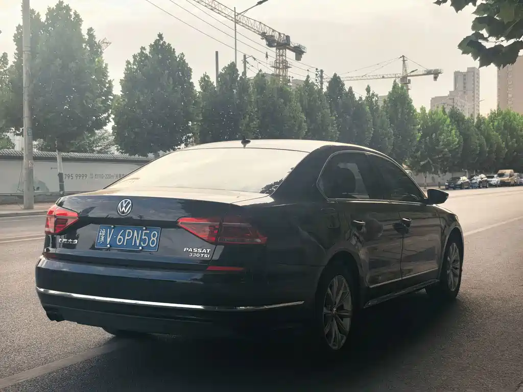 Volkswagen Passat — фото 7