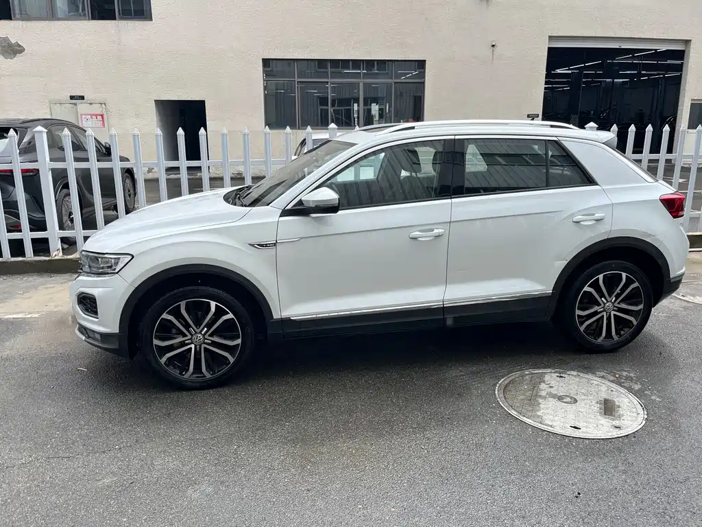 Volkswagen T-Roc — фото 2