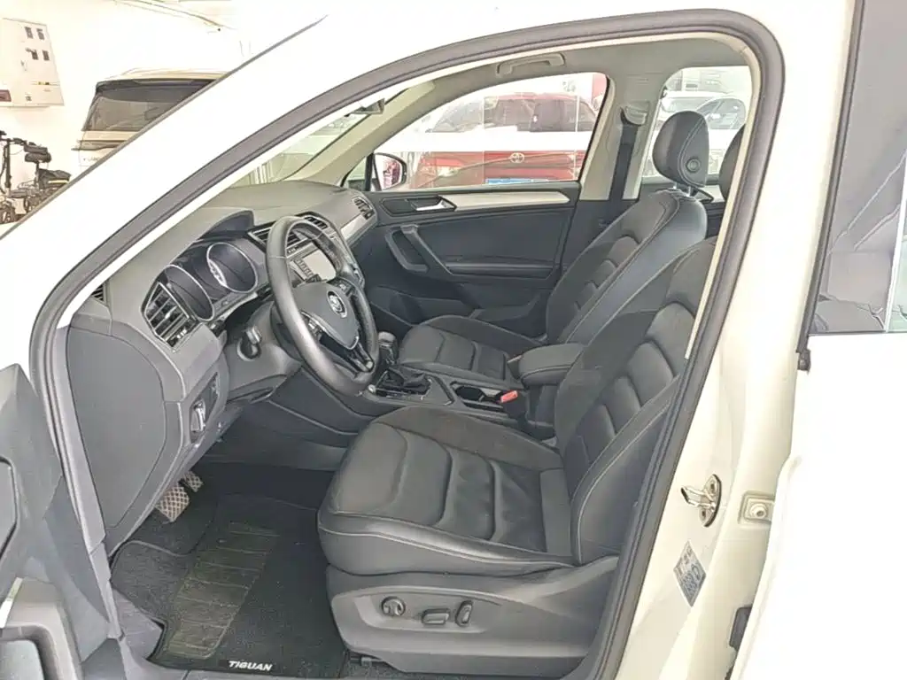 Volkswagen Tiguan L — фото 15