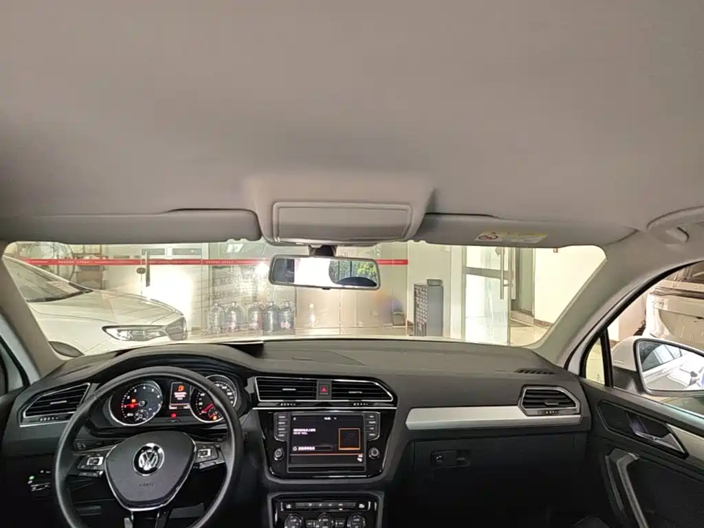 Volkswagen Tiguan L — фото 18