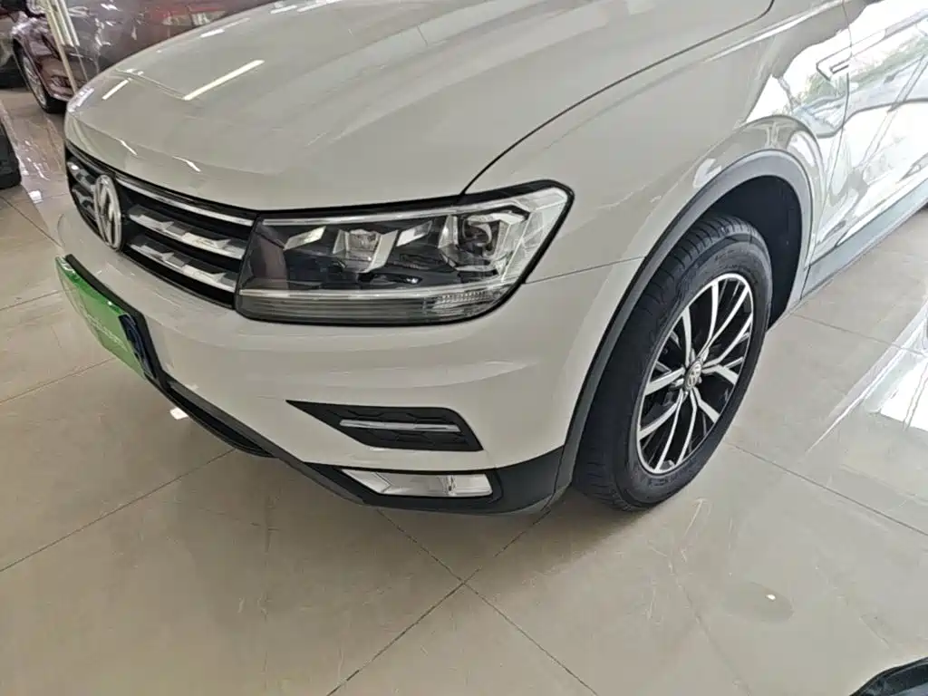 Volkswagen Tiguan L — фото 24