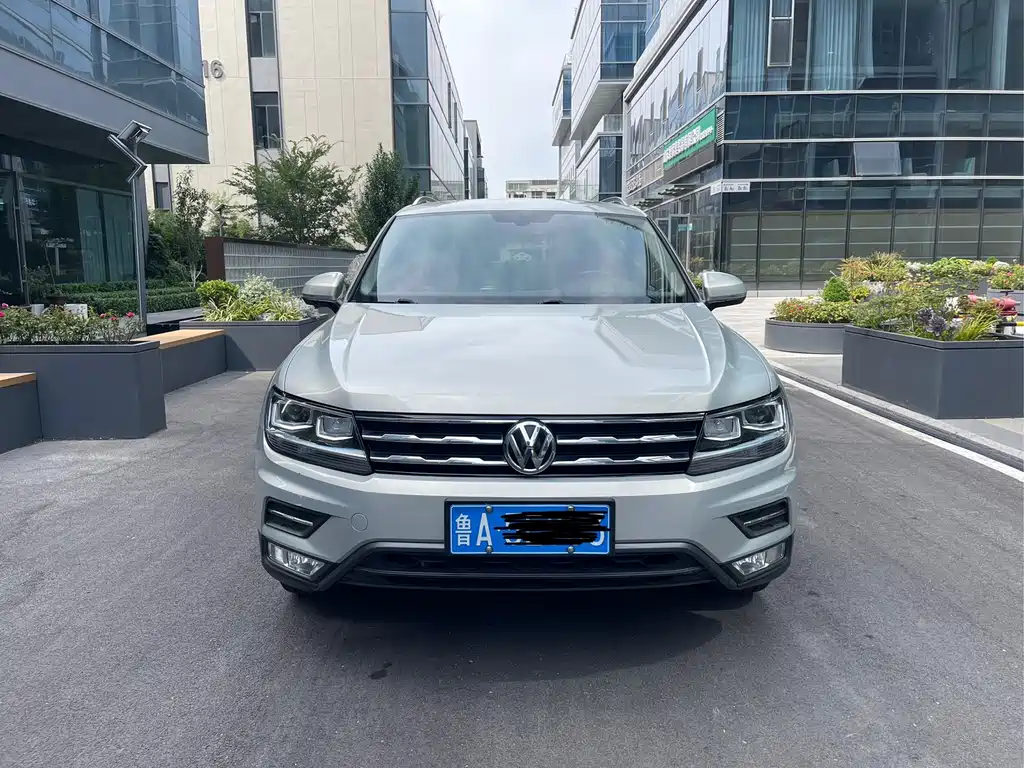 Volkswagen Tiguan L — фото 2