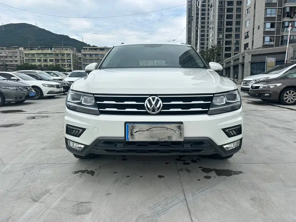 Volkswagen Tiguan L — фото 2