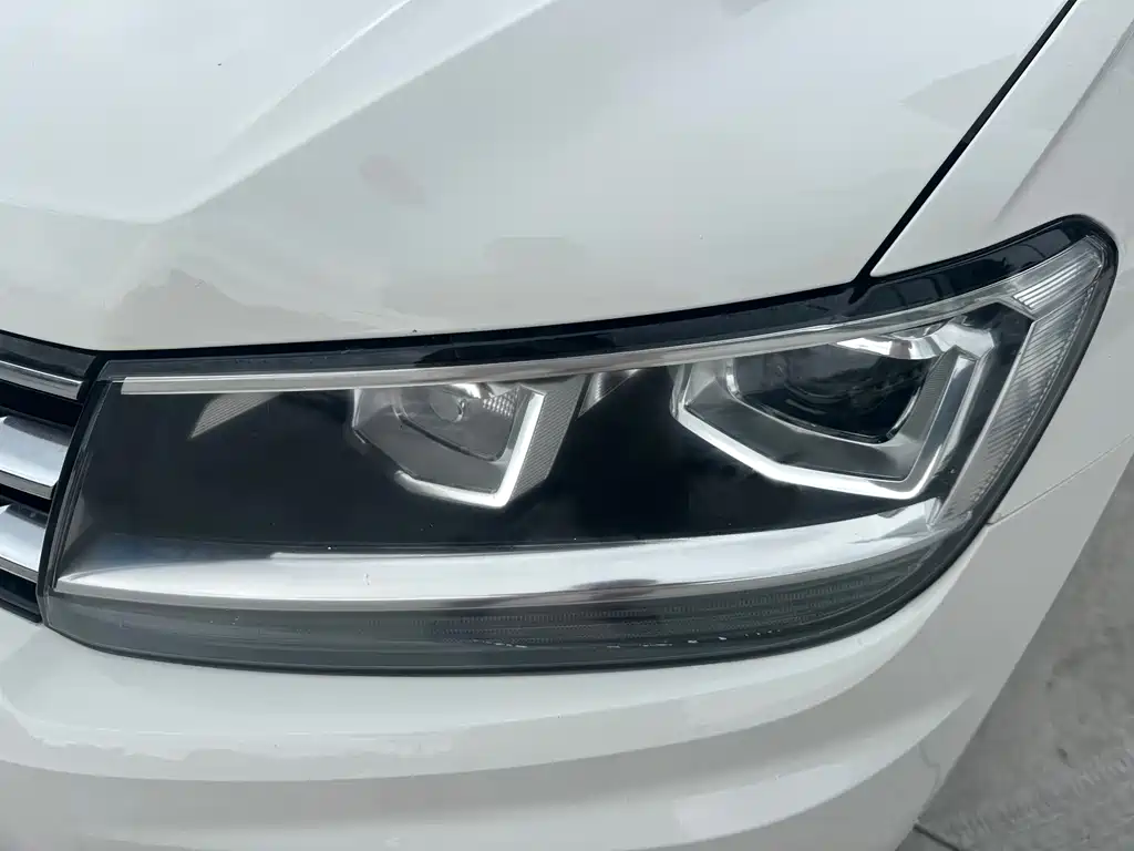 Volkswagen Tiguan L — фото 15