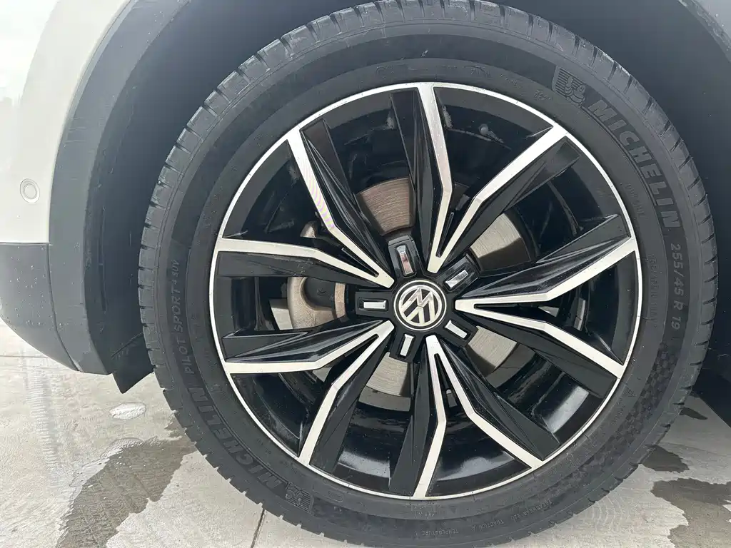 Volkswagen Tiguan L — фото 17
