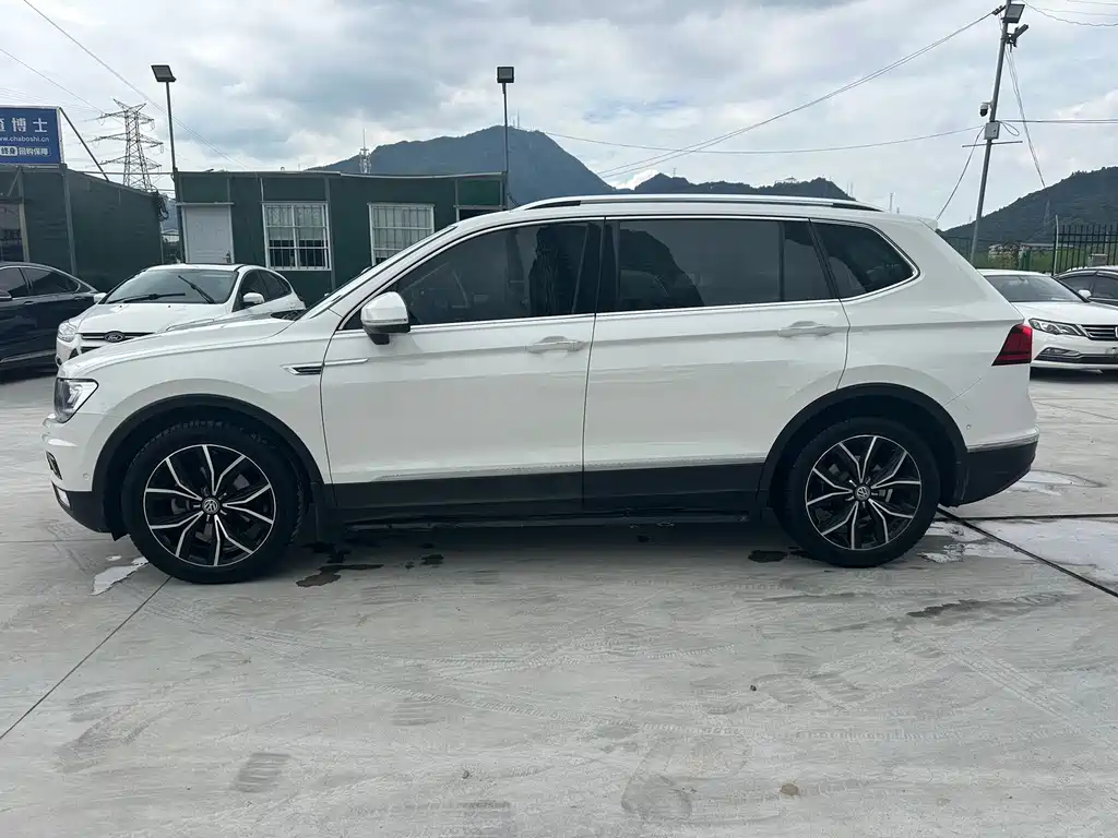 Volkswagen Tiguan L — фото 18