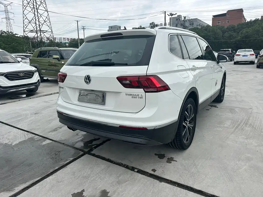 Volkswagen Tiguan L — фото 19
