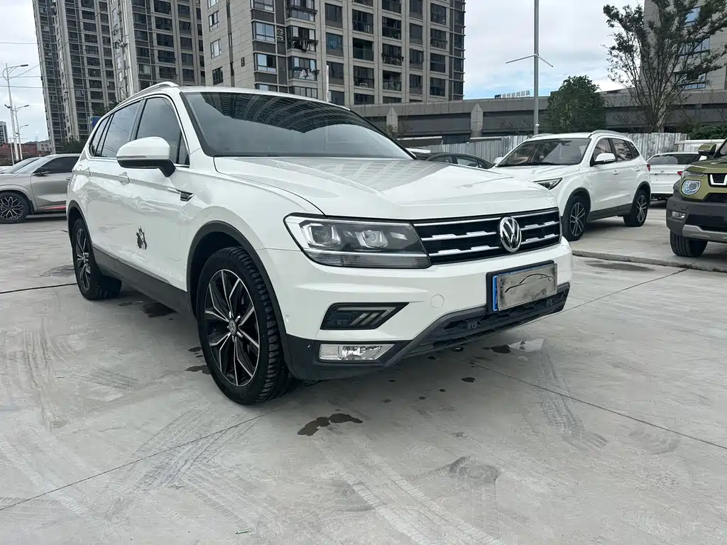 Volkswagen Tiguan L — фото 3