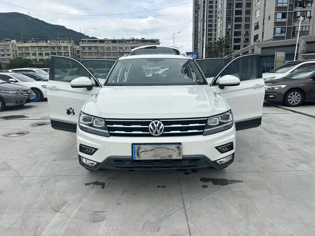 Volkswagen Tiguan L — фото 4