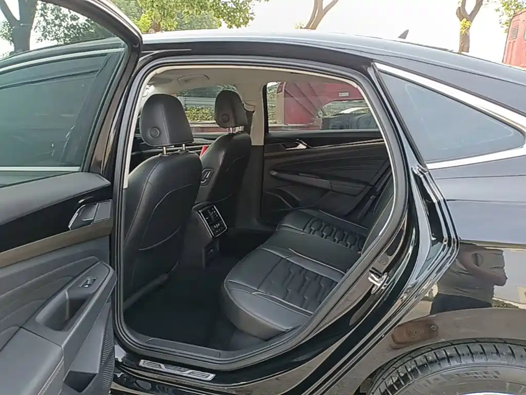Volkswagen Passat — фото 17