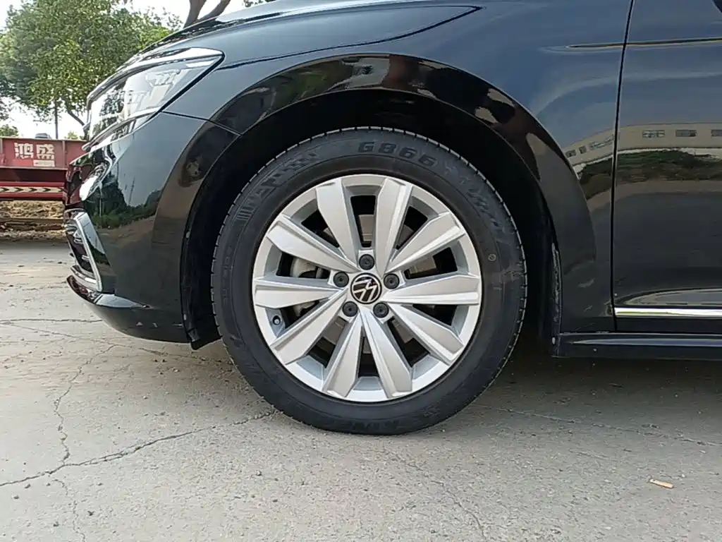Volkswagen Passat — фото 23