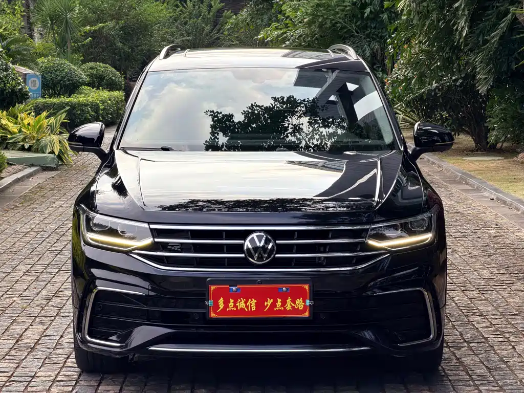 Volkswagen Tiguan L — фото 2