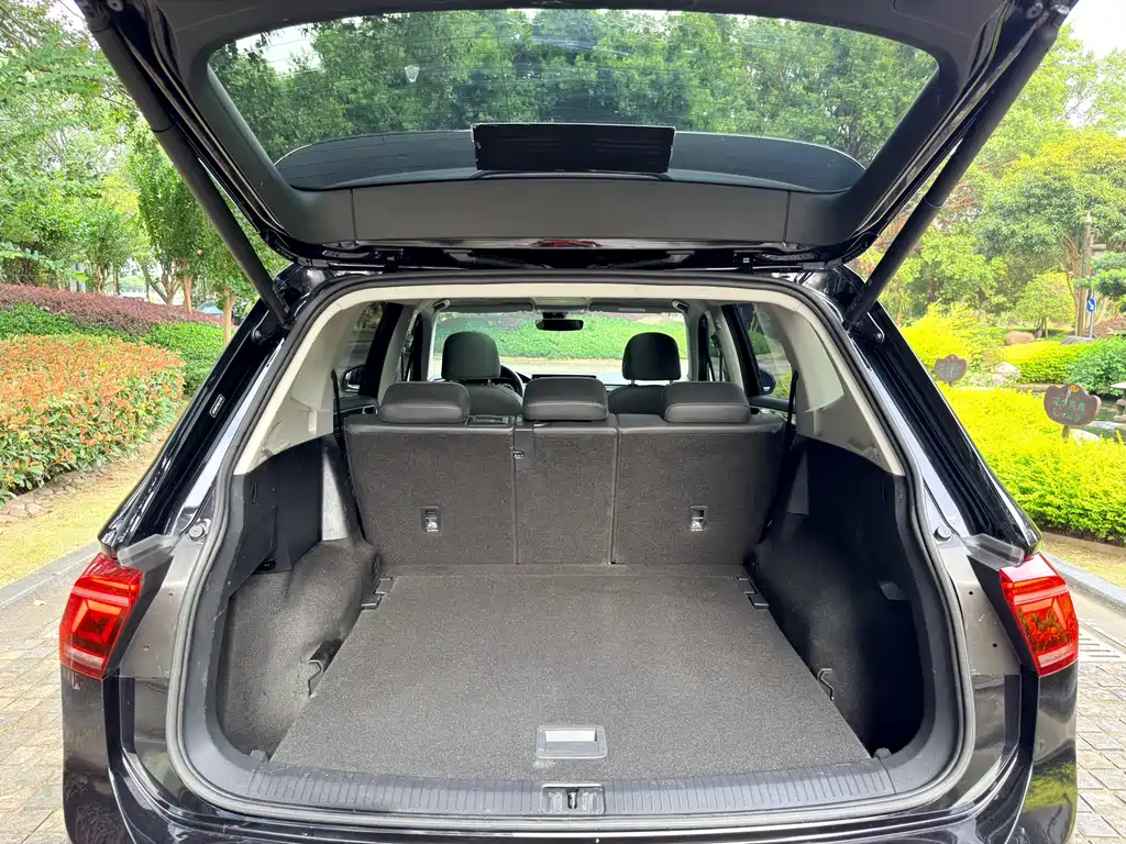 Volkswagen Tiguan L — фото 13