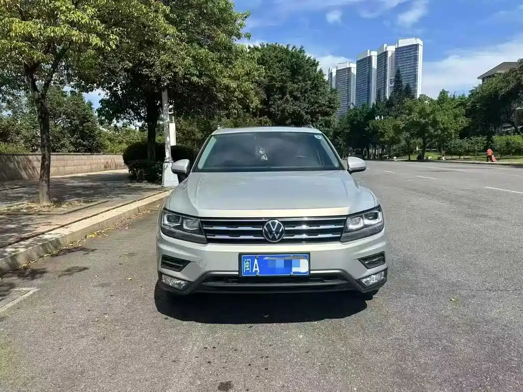 Volkswagen Tiguan L — фото 2
