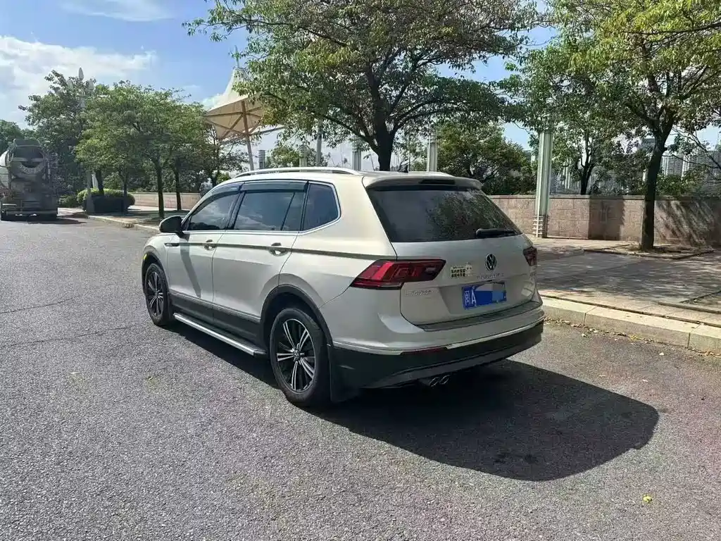 Volkswagen Tiguan L — фото 7