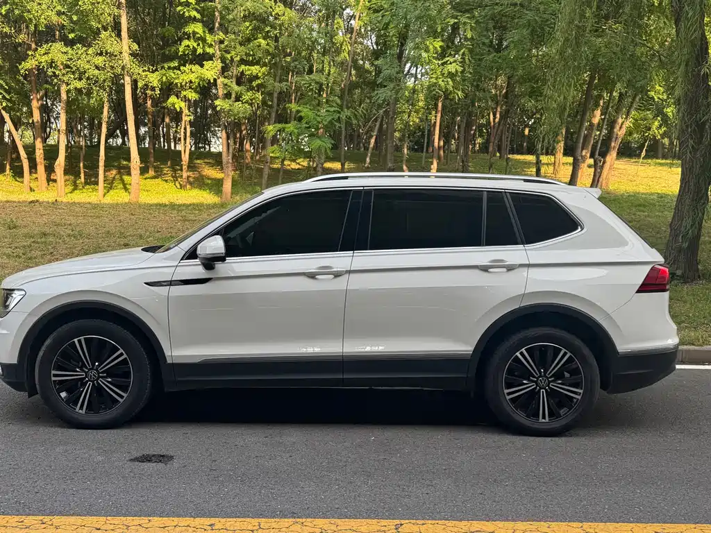 Volkswagen Tiguan L — фото 3