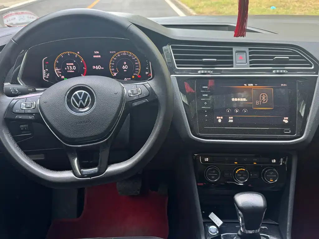 Volkswagen Tiguan L — фото 8