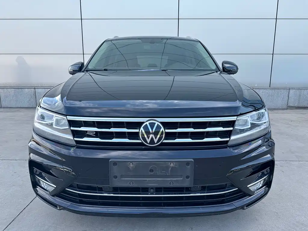Volkswagen Tiguan L — фото 2