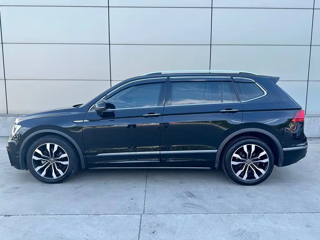 Volkswagen Tiguan L — фото 23