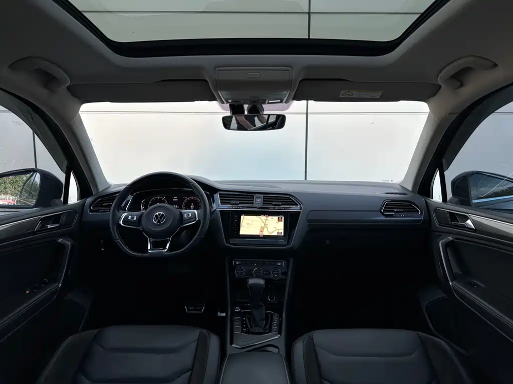 Volkswagen Tiguan L — фото 5