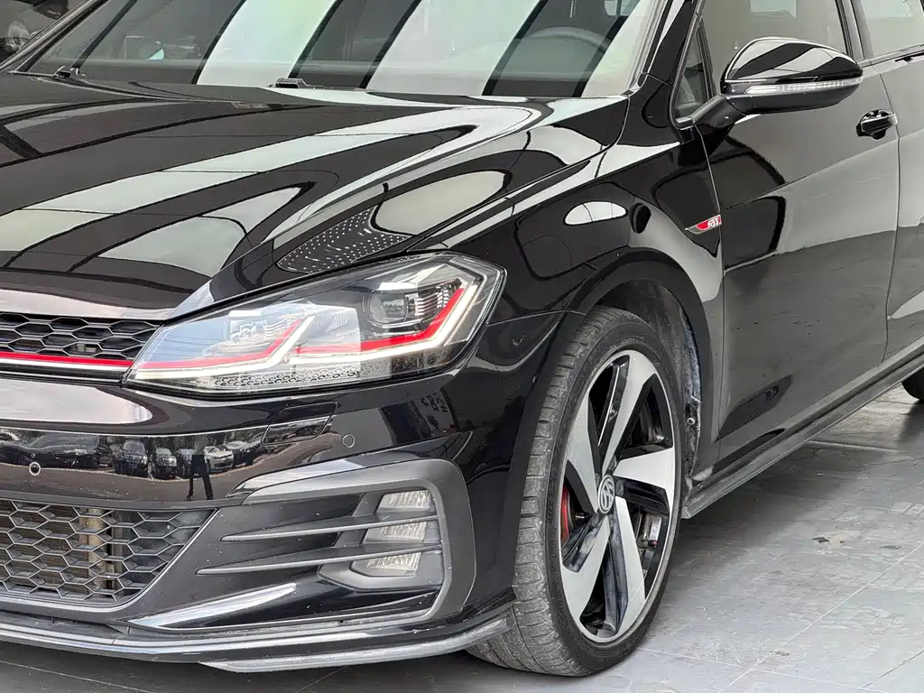 Volkswagen Golf GTI — фото 3