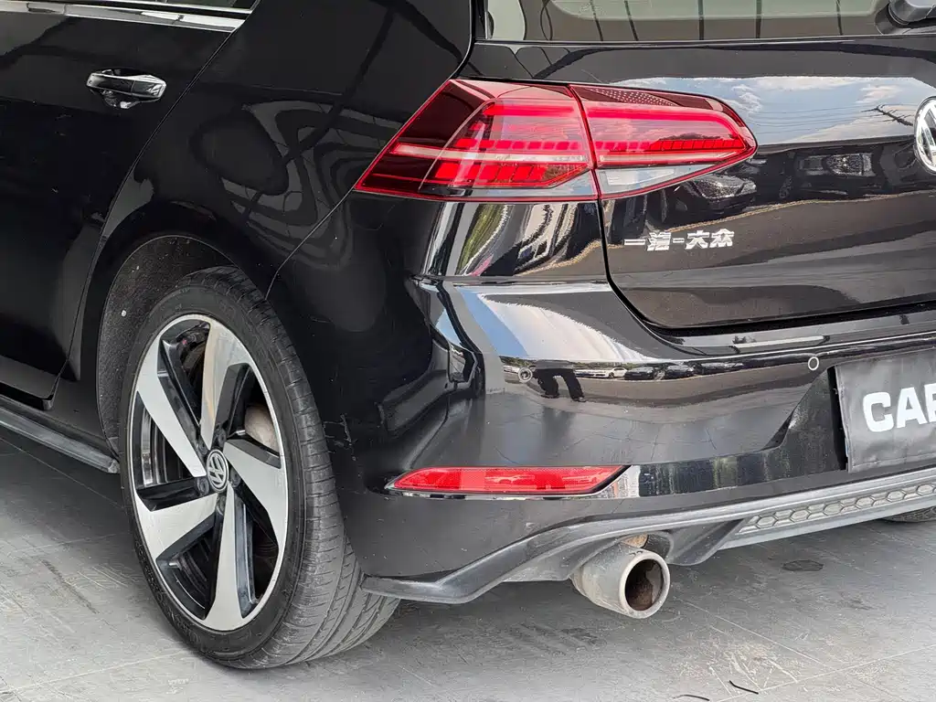 Volkswagen Golf GTI — фото 10