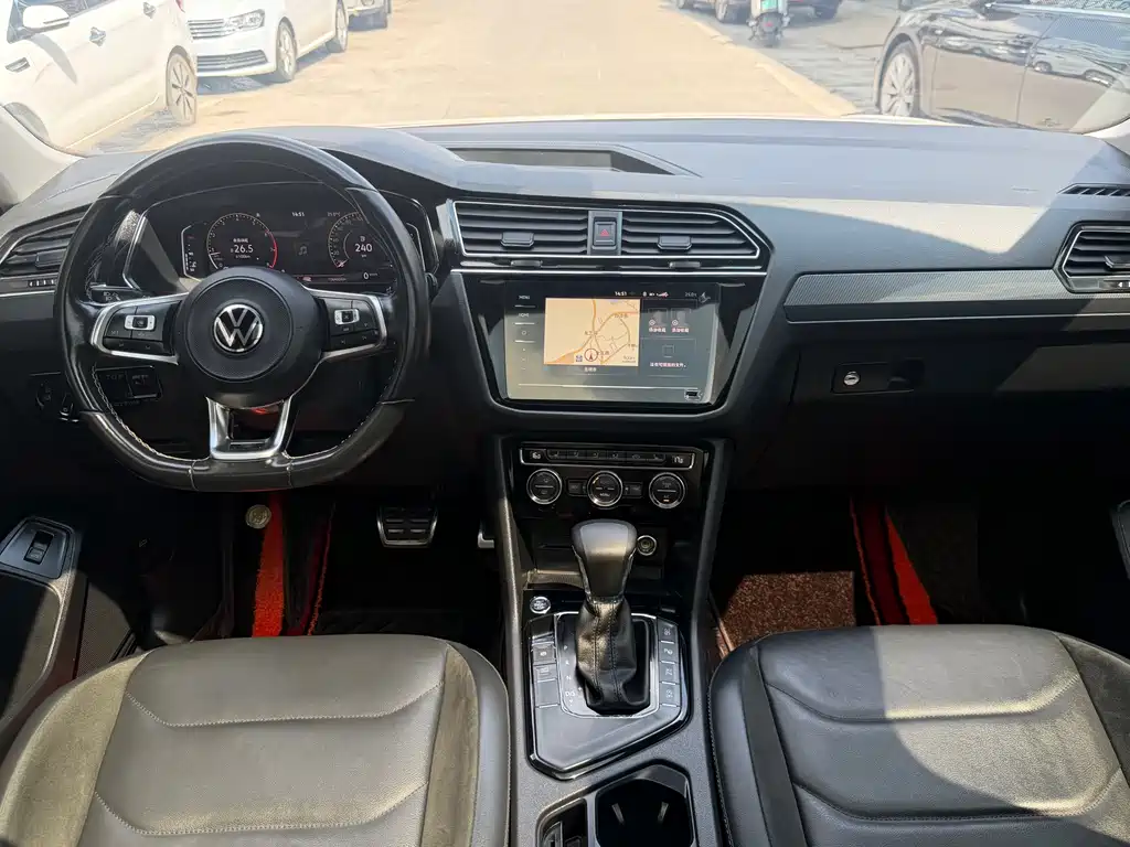 Volkswagen Tiguan L — фото 7