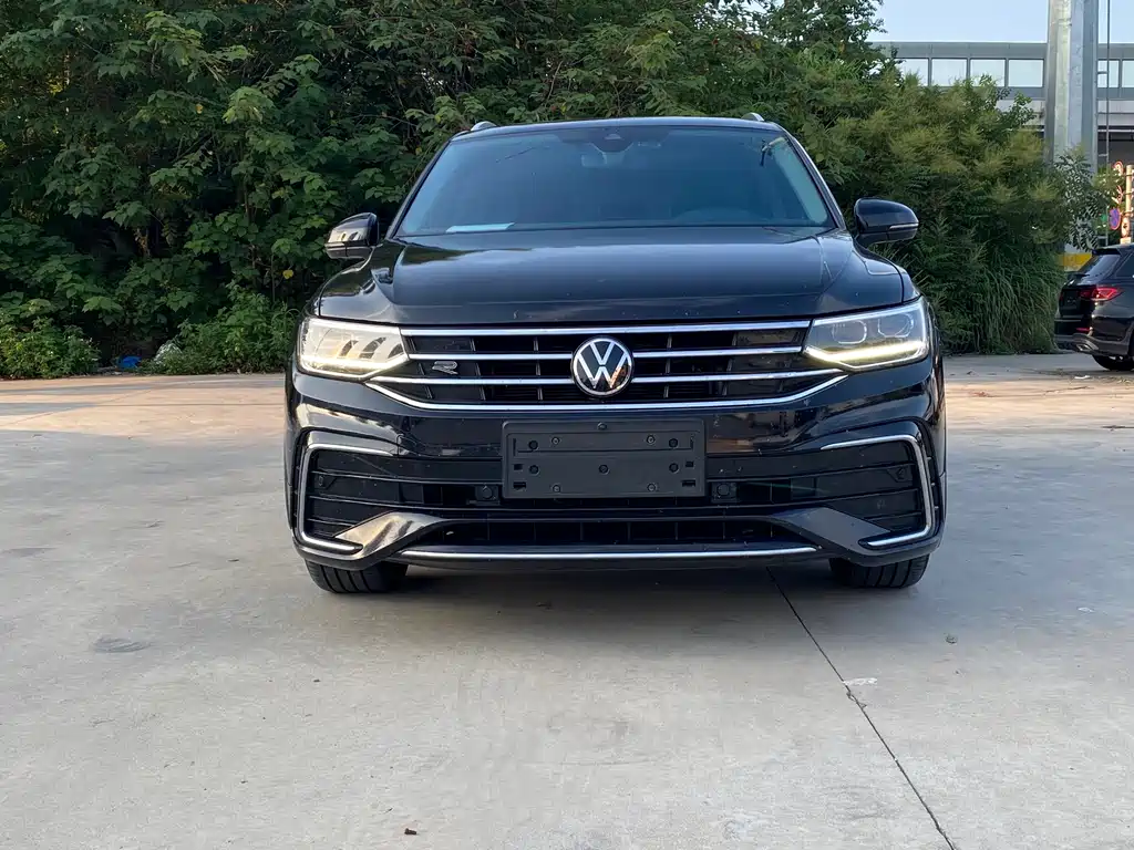 Volkswagen Tiguan L — фото 2
