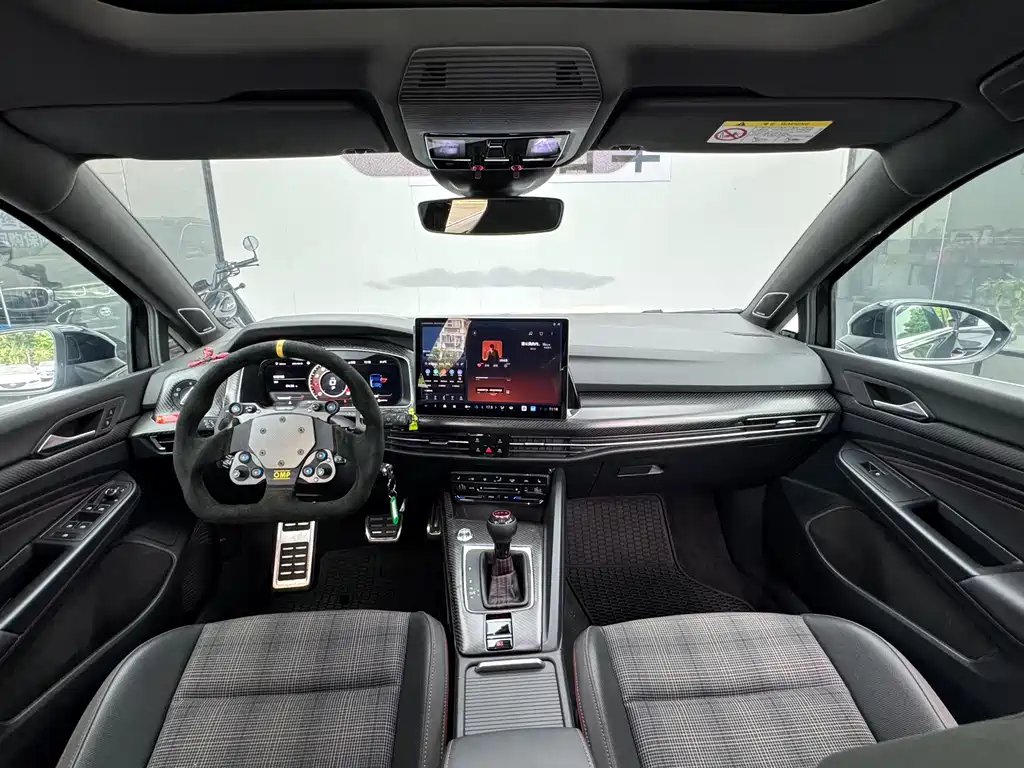 Volkswagen Golf GTI — фото 13