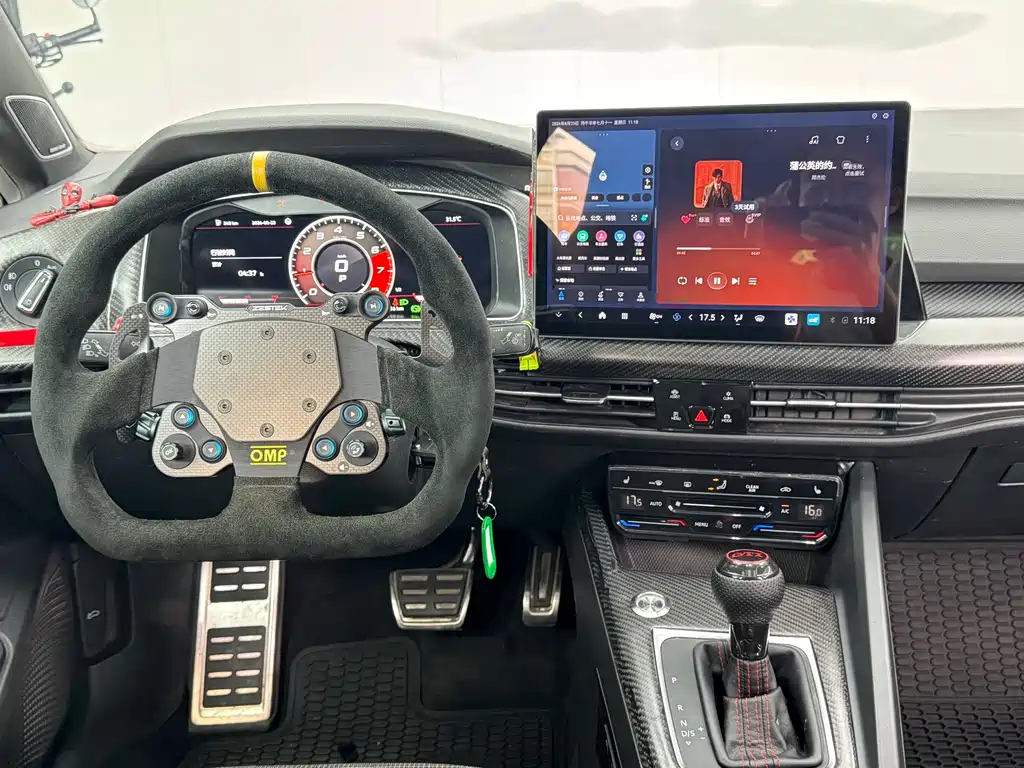Volkswagen Golf GTI — фото 15