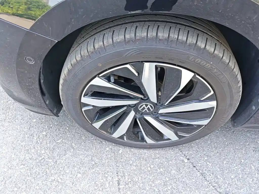 Volkswagen Passat — фото 23