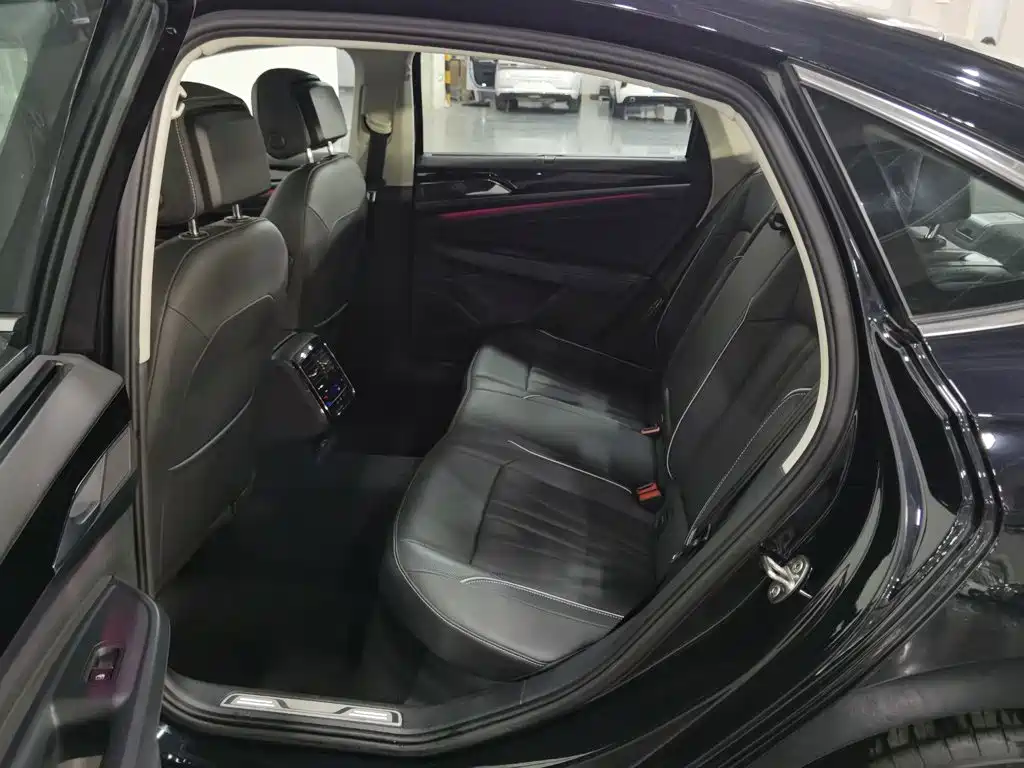 Volkswagen Passat — фото 15