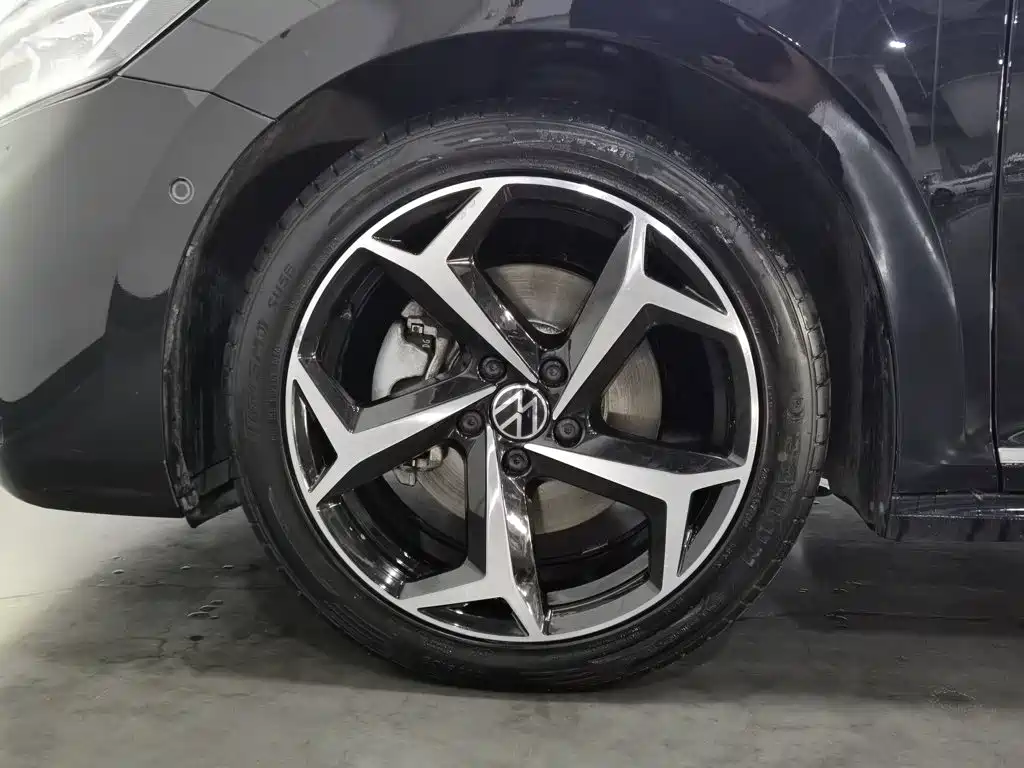 Volkswagen Passat — фото 17