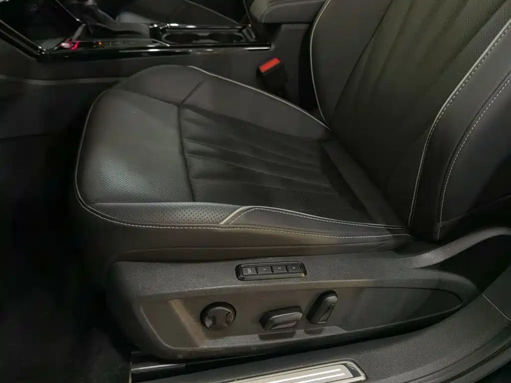 Volkswagen Passat — фото 20