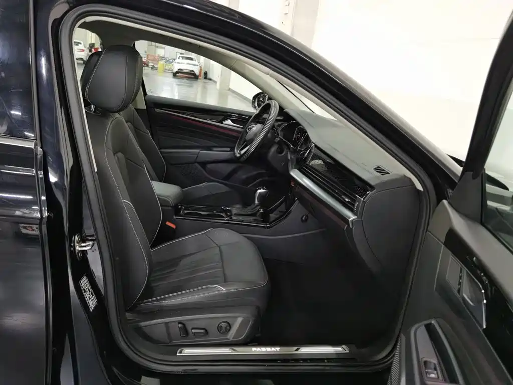 Volkswagen Passat — фото 23