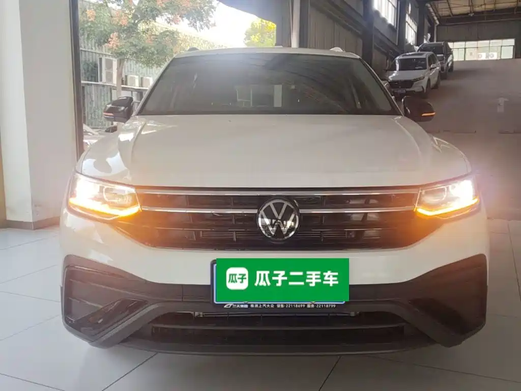 Volkswagen Tiguan L — фото 3