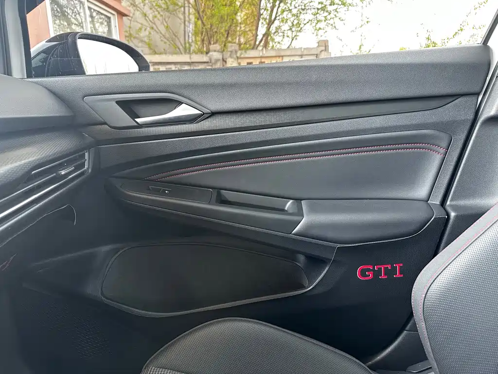 Volkswagen Golf GTI — фото 18