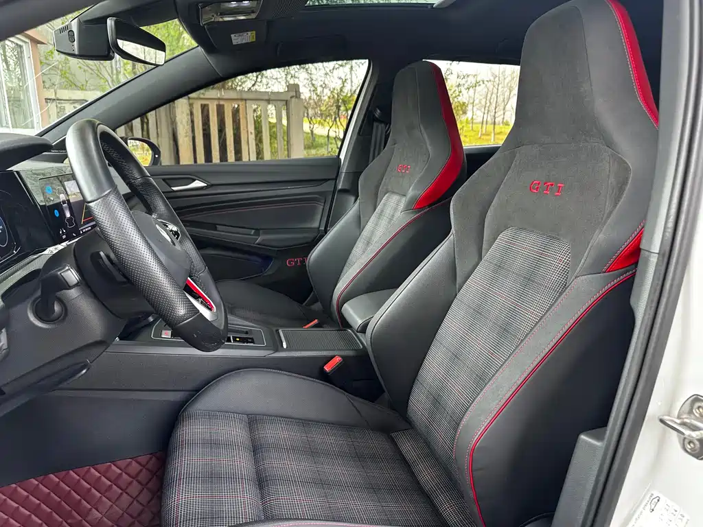 Volkswagen Golf GTI — фото 19