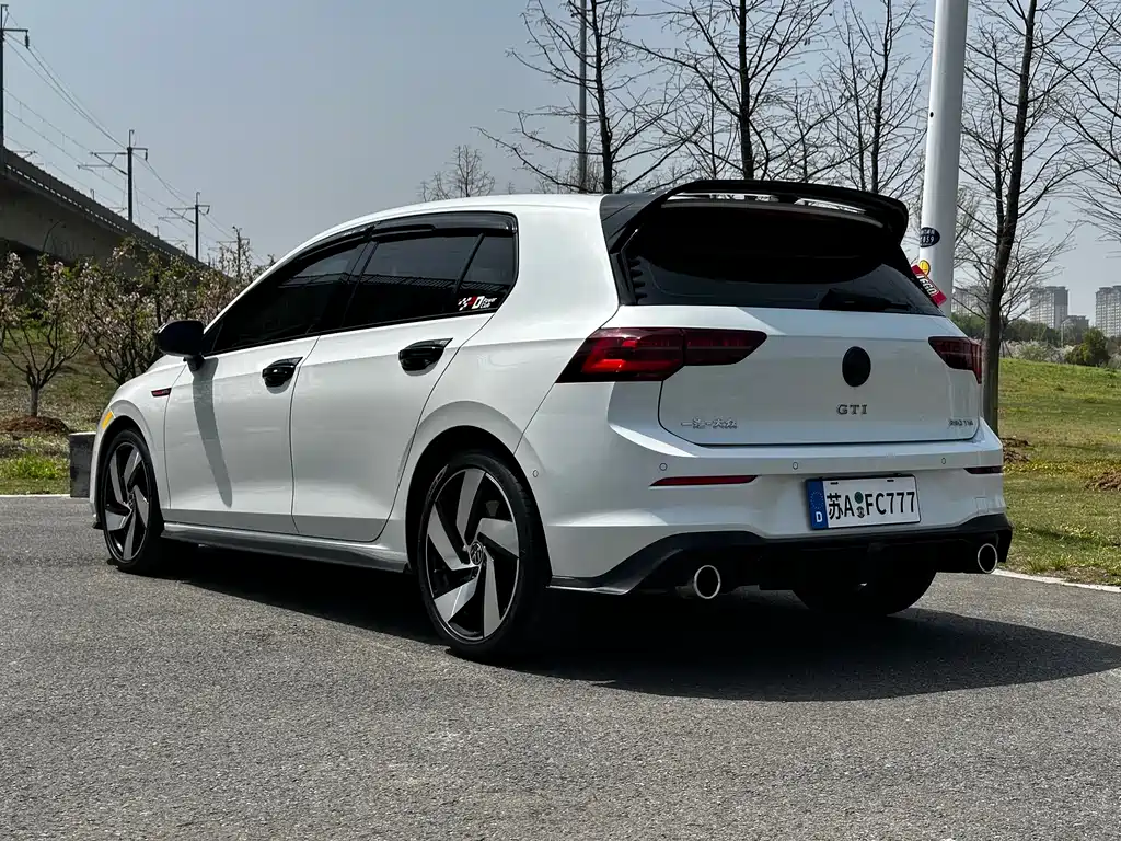 Volkswagen Golf GTI — фото 21