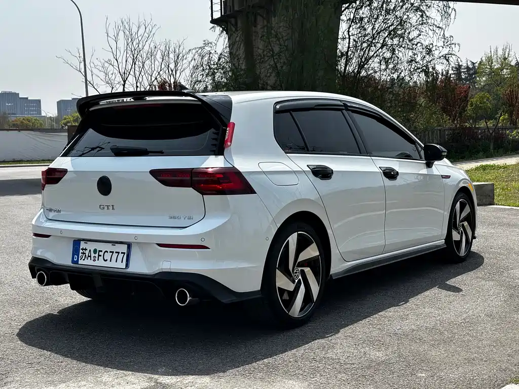 Volkswagen Golf GTI — фото 23