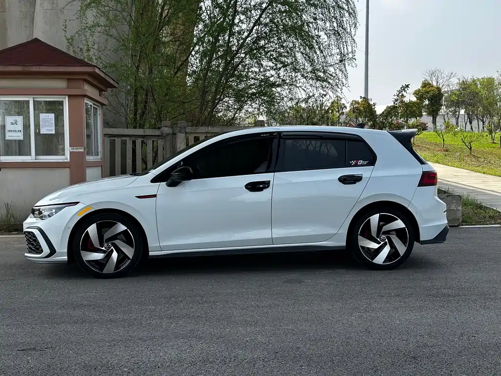 Volkswagen Golf GTI — фото 24