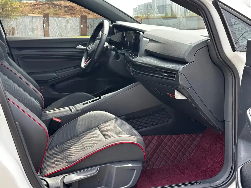 Volkswagen Golf GTI — фото 8