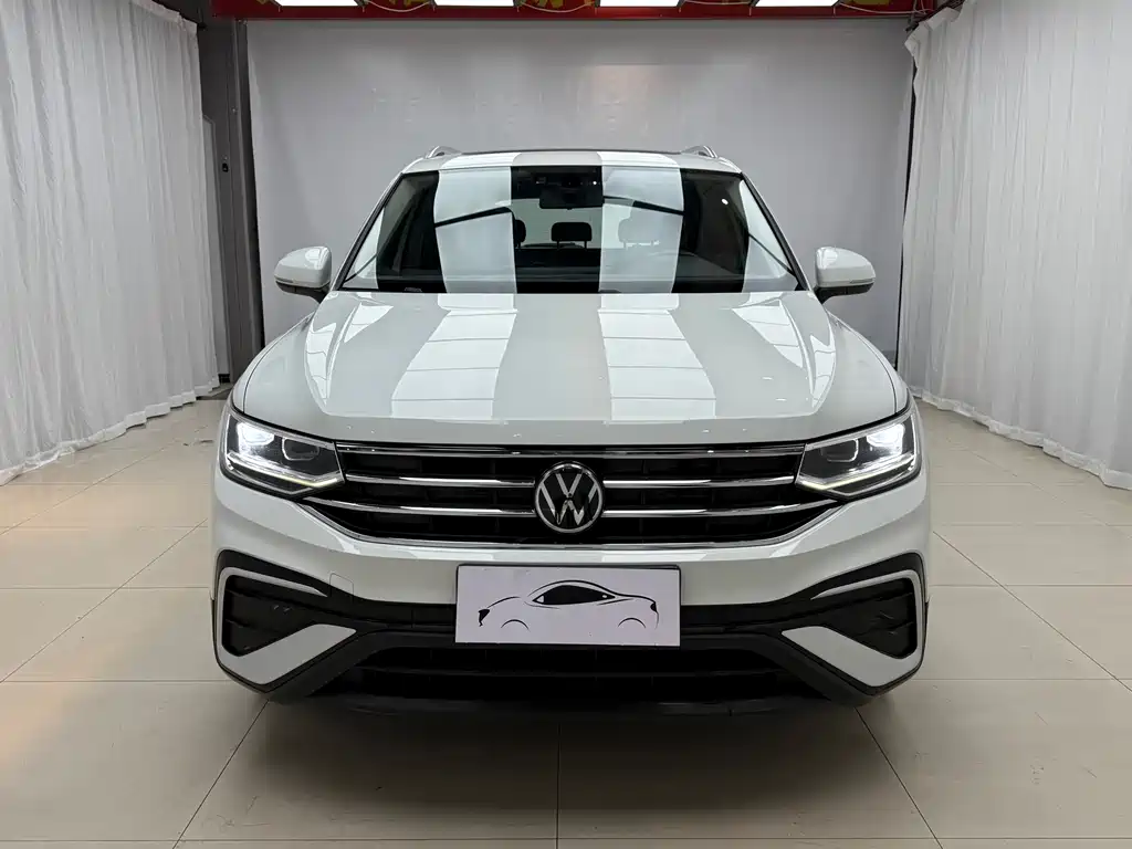 Volkswagen Tiguan L — фото 2