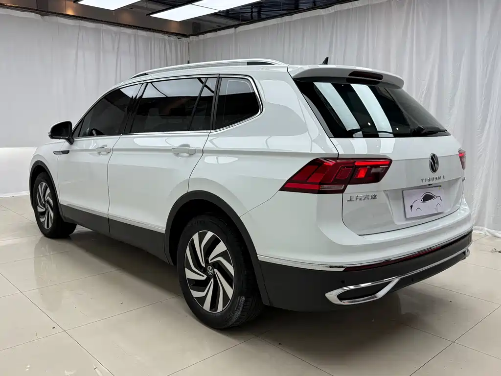 Volkswagen Tiguan L — фото 4