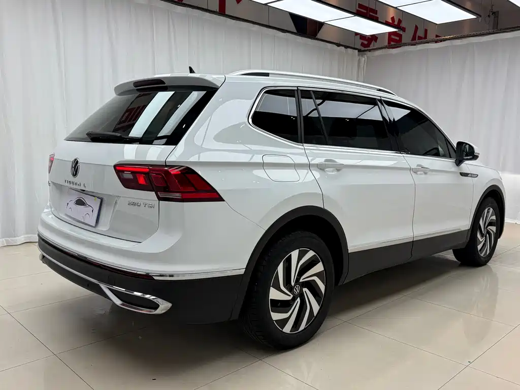 Volkswagen Tiguan L — фото 6