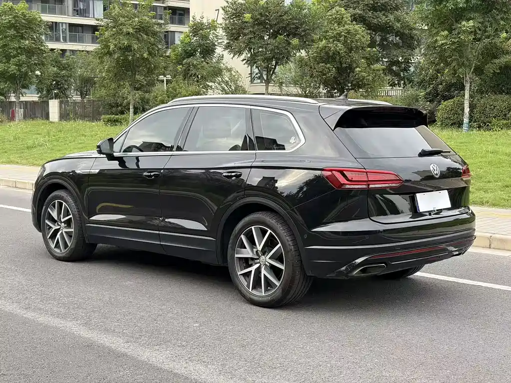 Volkswagen Touareg — фото 6
