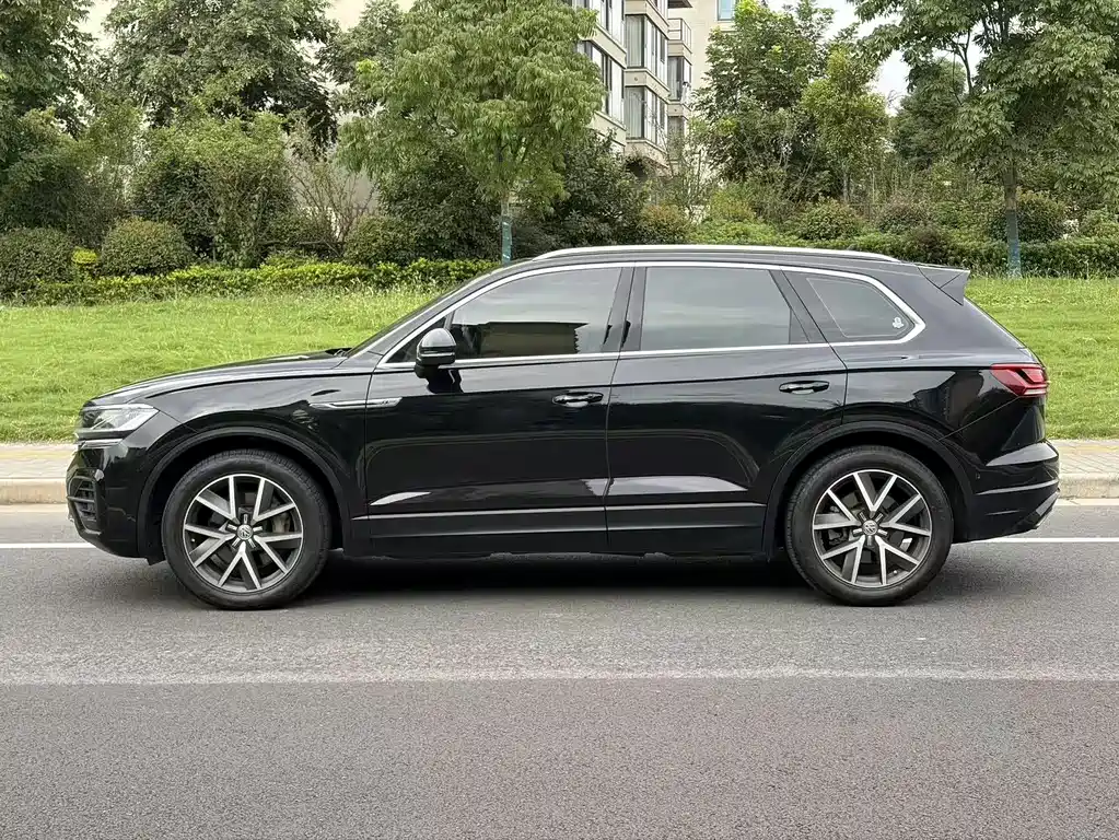 Volkswagen Touareg — фото 7