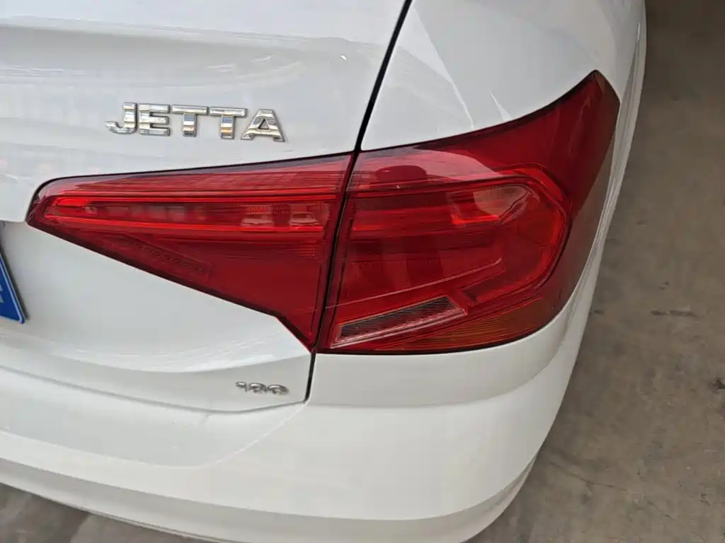 Volkswagen Jetta — фото 8